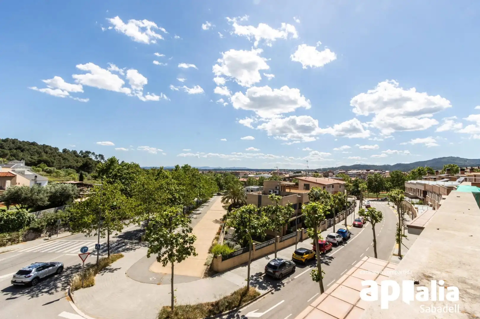 Vista exterior de Casa o xalet en venda en Castellar del Vallès amb Aire condicionat, Calefacció i Jardí privat