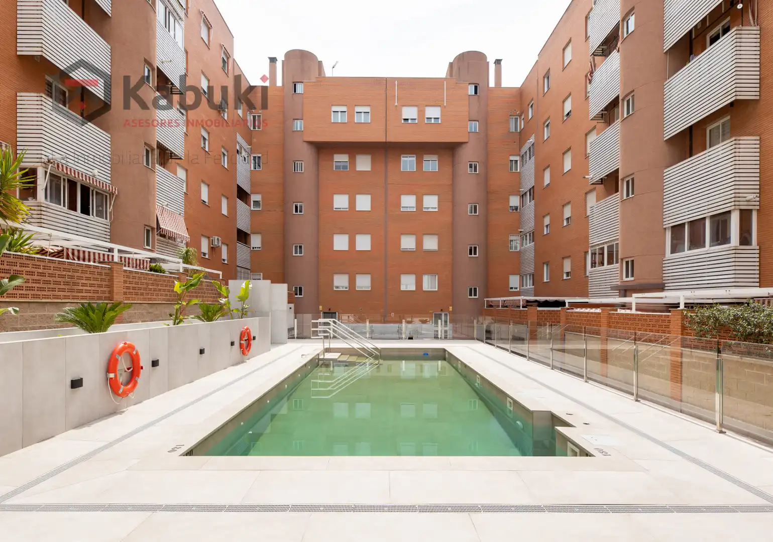 Swimming pool of Attic for rent in Granada  with Air Conditioner, Heating and Private garden