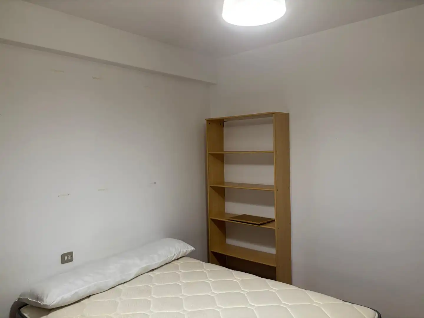 Habitación de Piso de alquiler en Santiago de Compostela  con Calefacción, Terraza y Amueblado