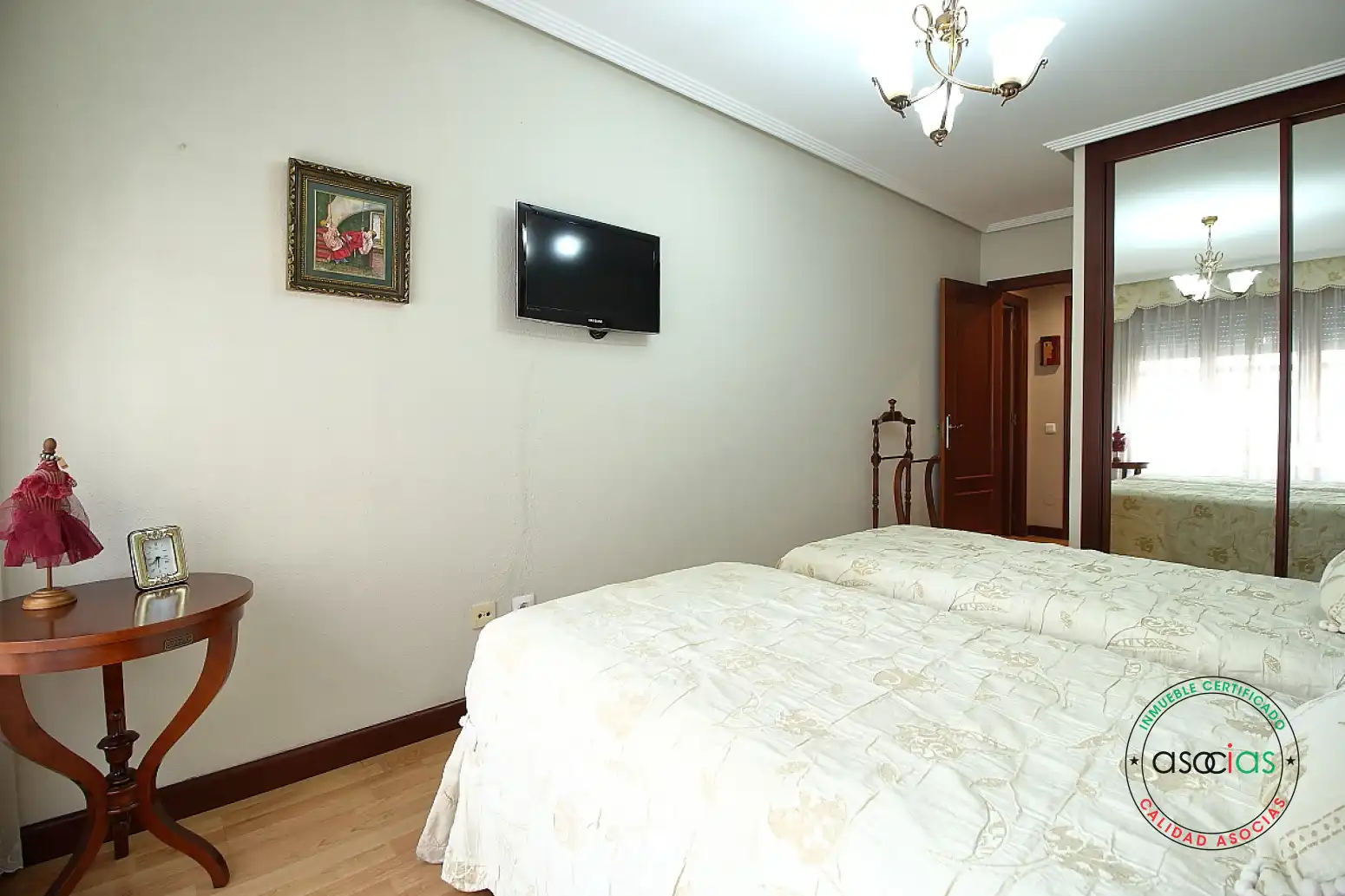 Dormitori de Pis en venda en Gijón  amb Calefacció, Parquet i Terrassa