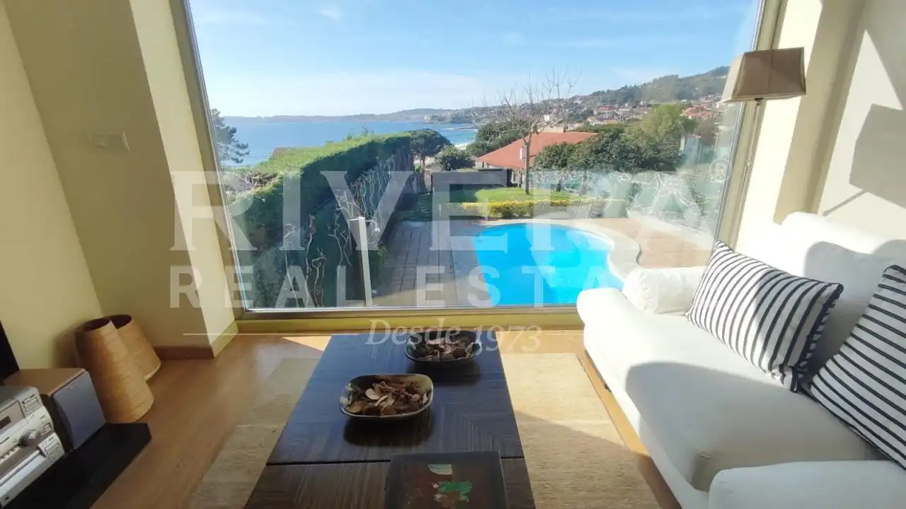 Sala de estar de Casa adosada en venta en Sanxenxo con Calefacción, Jardín privado y Terraza