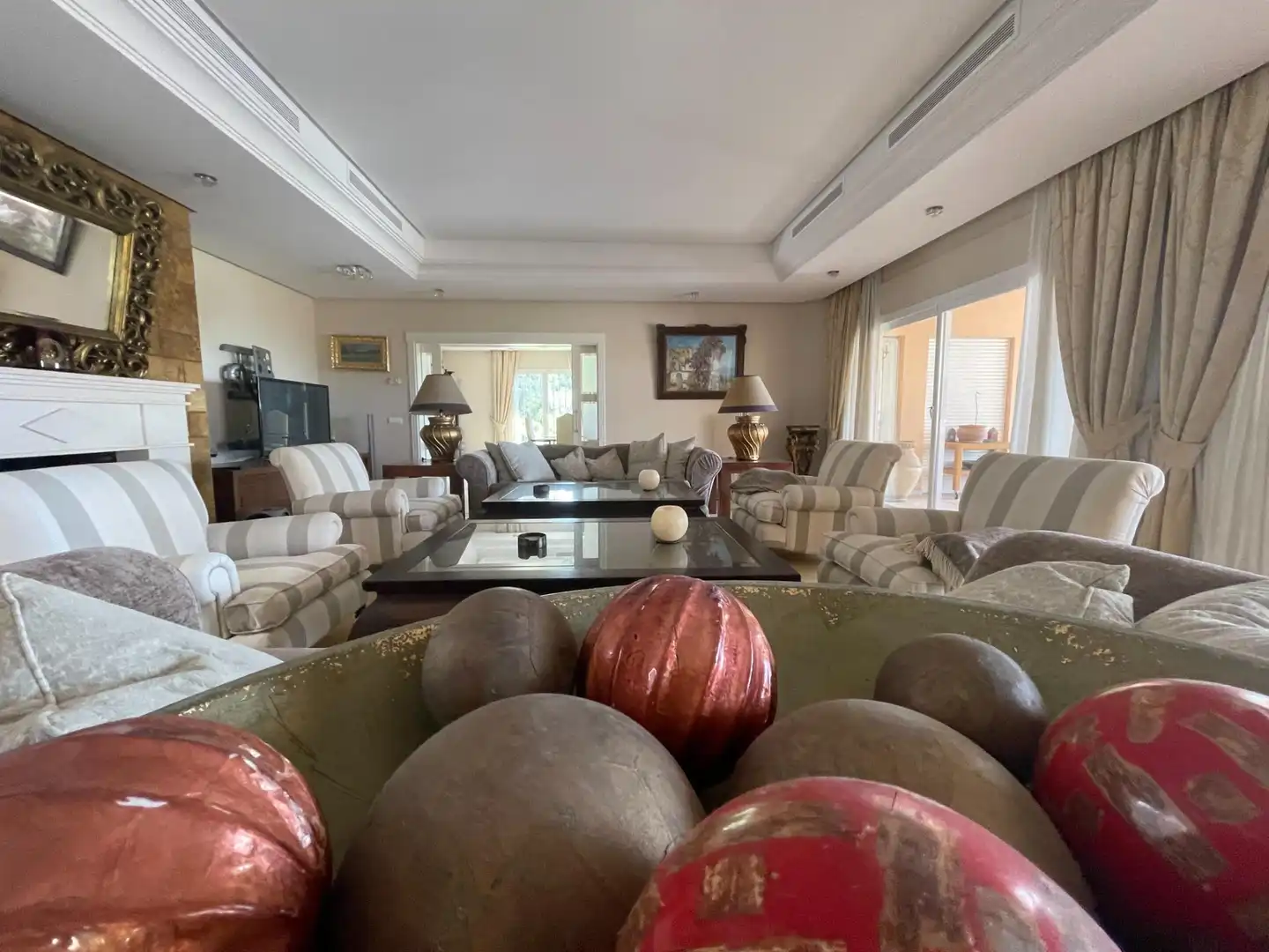 Sala d'estar de Casa o xalet en venda en Estepona amb Aire condicionat, Terrassa i Traster