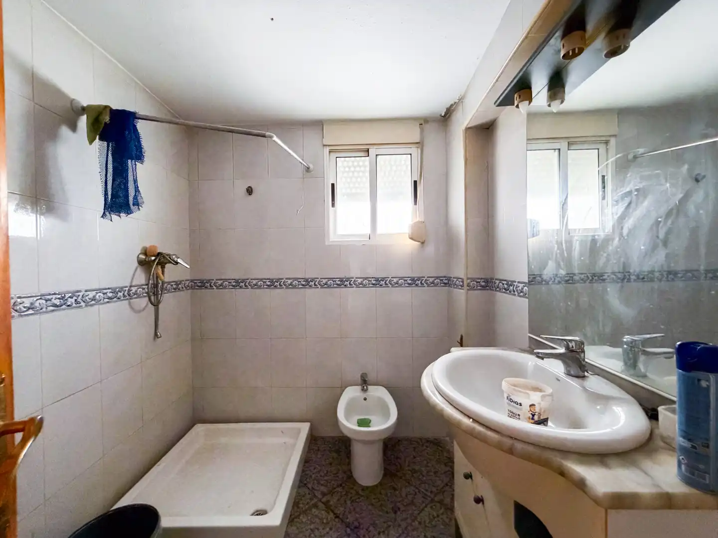 Bany de Casa o xalet en venda en Baza amb Jardí privat, Terrassa i Balcó