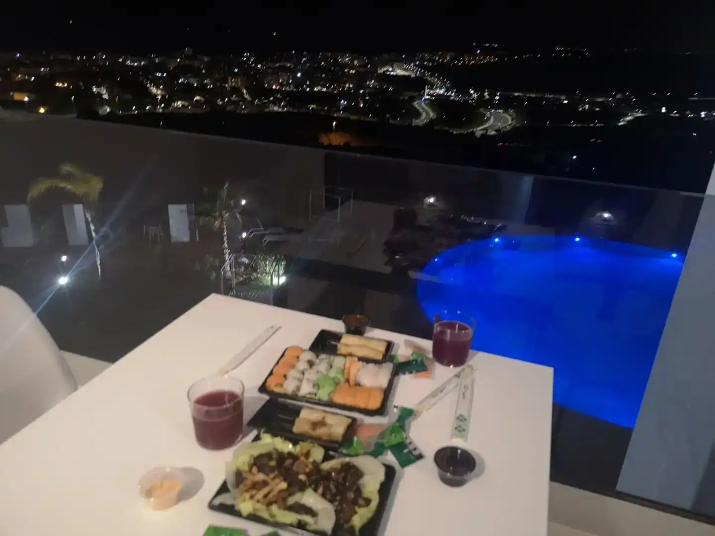 Terrasse von Wohnung zur Miete in Estepona mit Klimaanlage, Privatgarten und Schwimmbad