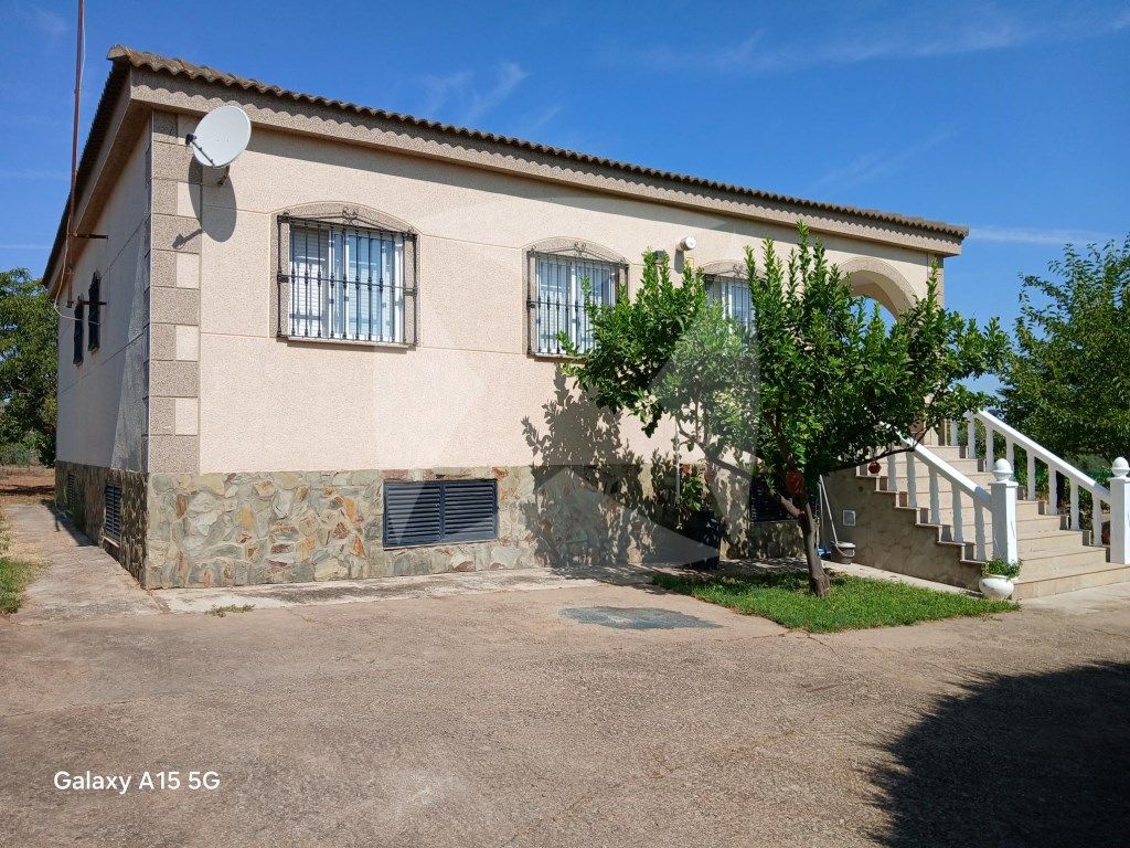 Exterior view of House or chalet for sale in Badajoz Capital  with Air Conditioner, Private garden and Terrace