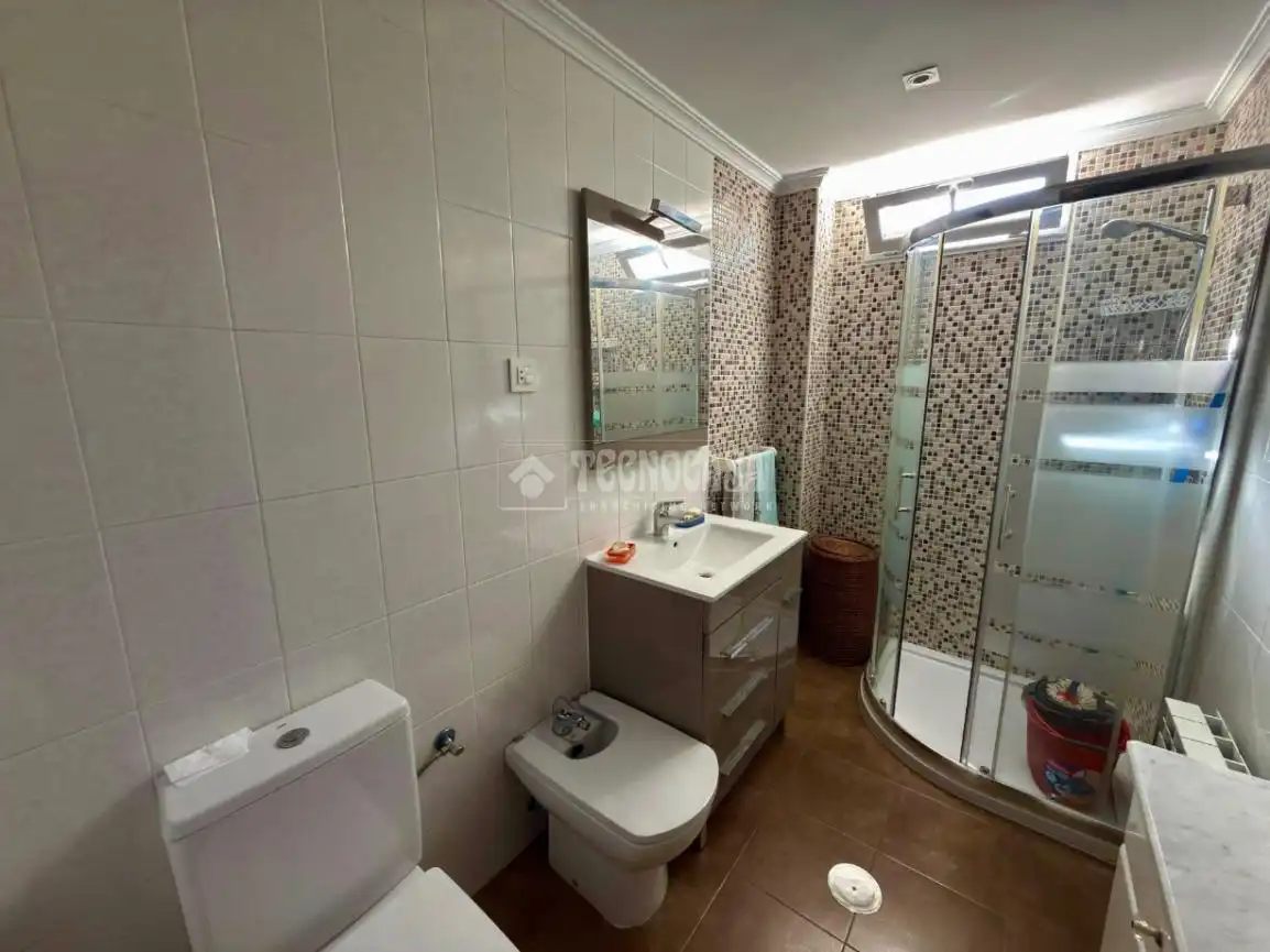 Bathroom of Flat for sale in León Capital   with Heating and Parquet flooring