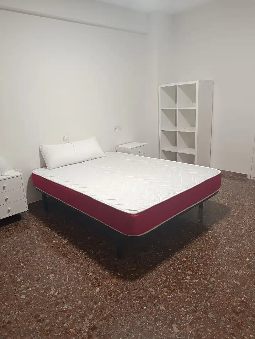Dormitori de Pis de lloguer en Reus amb Moblat, Forn i Rentadora
