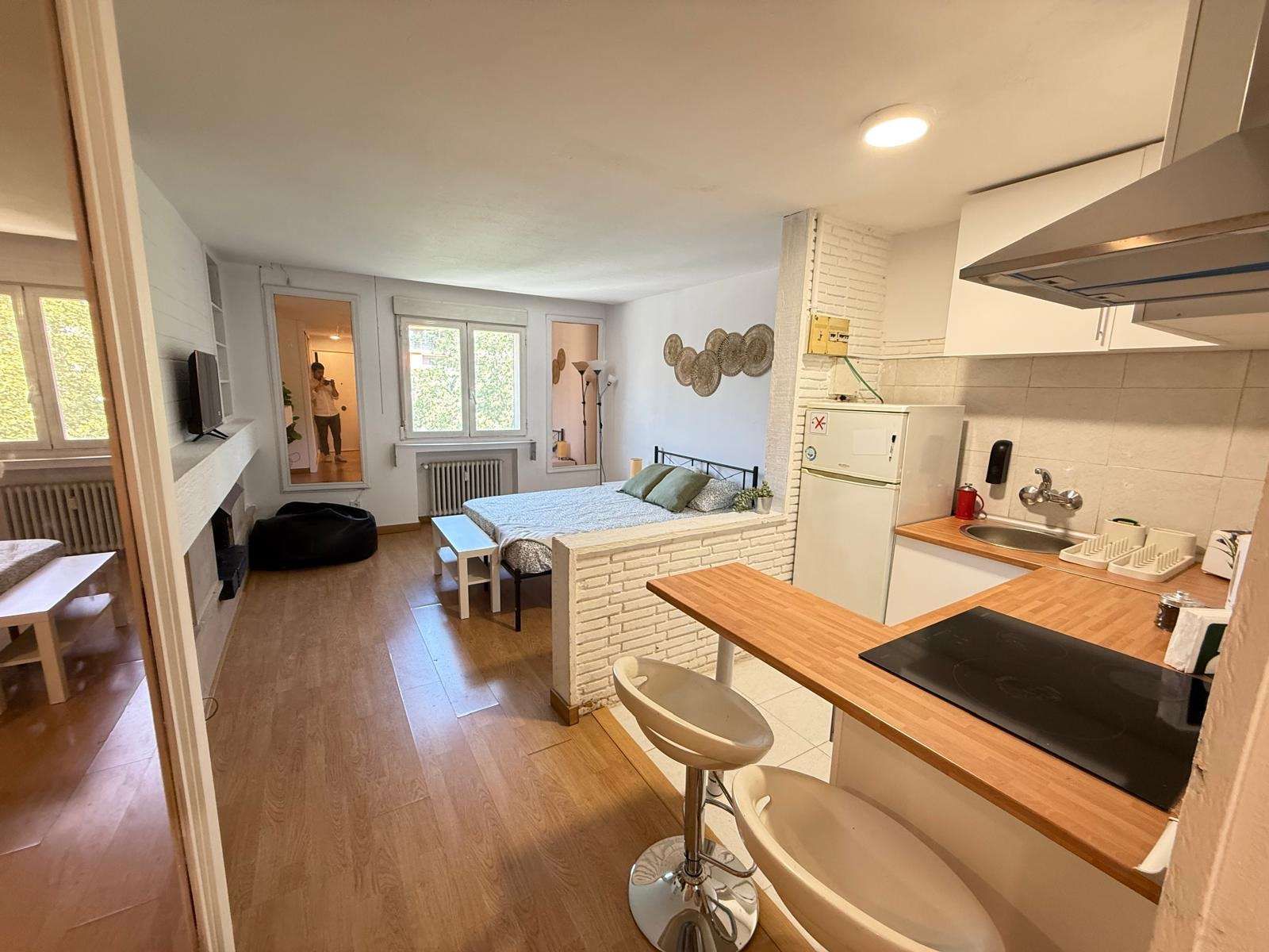 Habitación de Estudio para compartir en  Madrid Capital con Aire acondicionado, Calefacción y Terraza