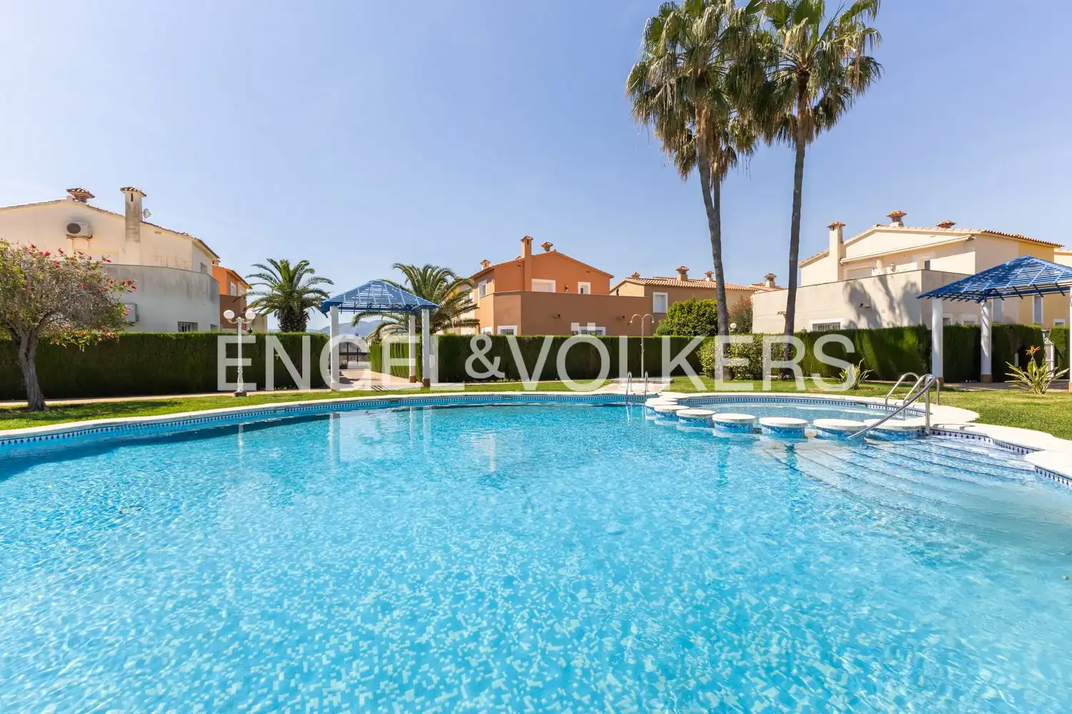 Piscina de Casa o chalet de alquiler en Oliva con Aire acondicionado, Calefacción y Jardín privado