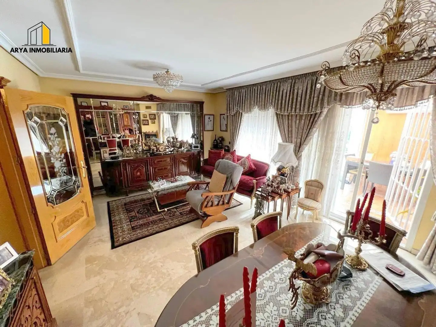 Wohnzimmer von Einfamilien-Reihenhaus zum Verkauf in Torrejón de Ardoz mit Klimaanlage, Heizung und Terrasse