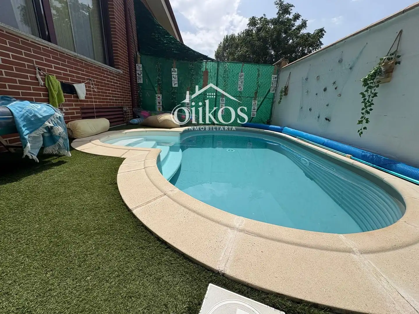Piscina de Casa adosada en venda en Villares de la Reina amb Calefacció, Piscina i Balcó