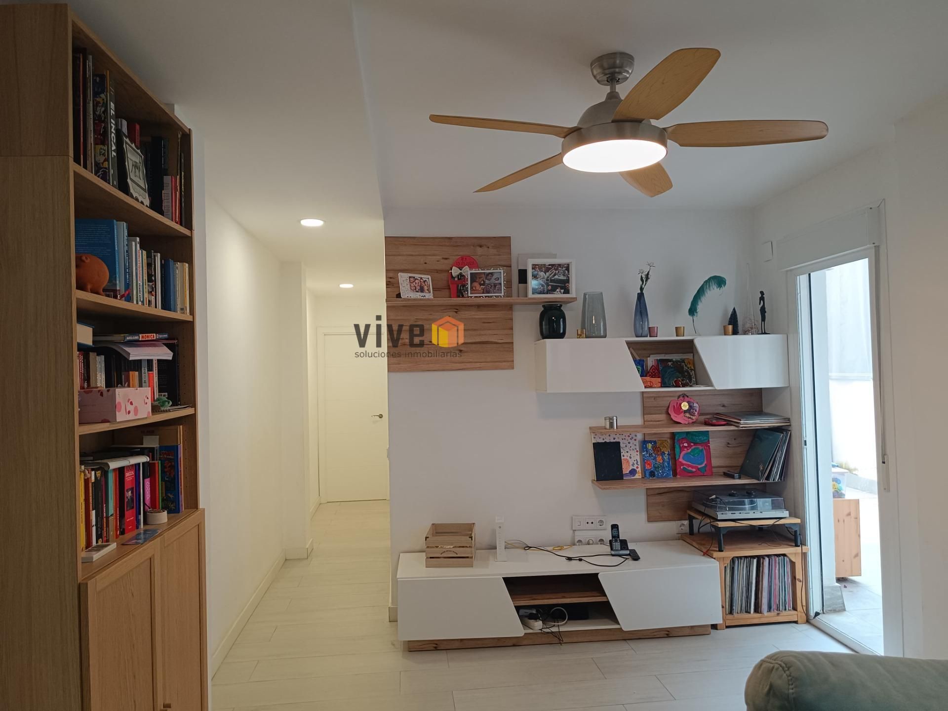 Living room of Flat for sale in  Sevilla Capital  with Storage room