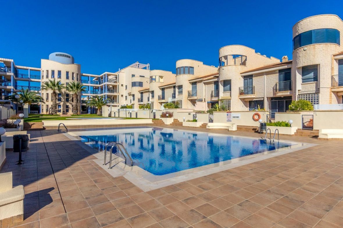 Swimming pool of Flat for sale in Orihuela