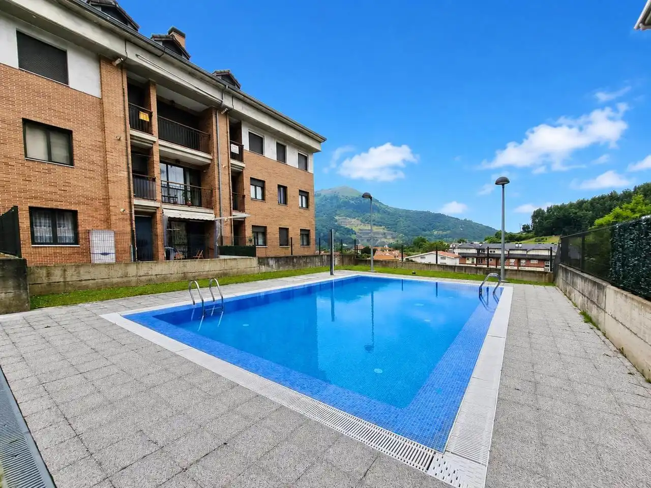Piscina de Planta baixa en venda en Limpias, Cantabria