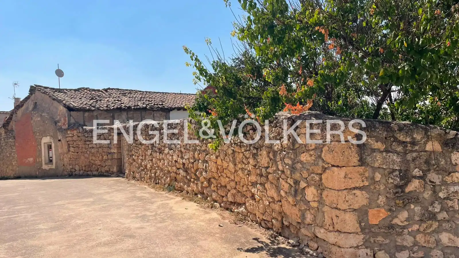 Casa adosada en venda en Valdeavellano amb Calefacció i Jardí privat