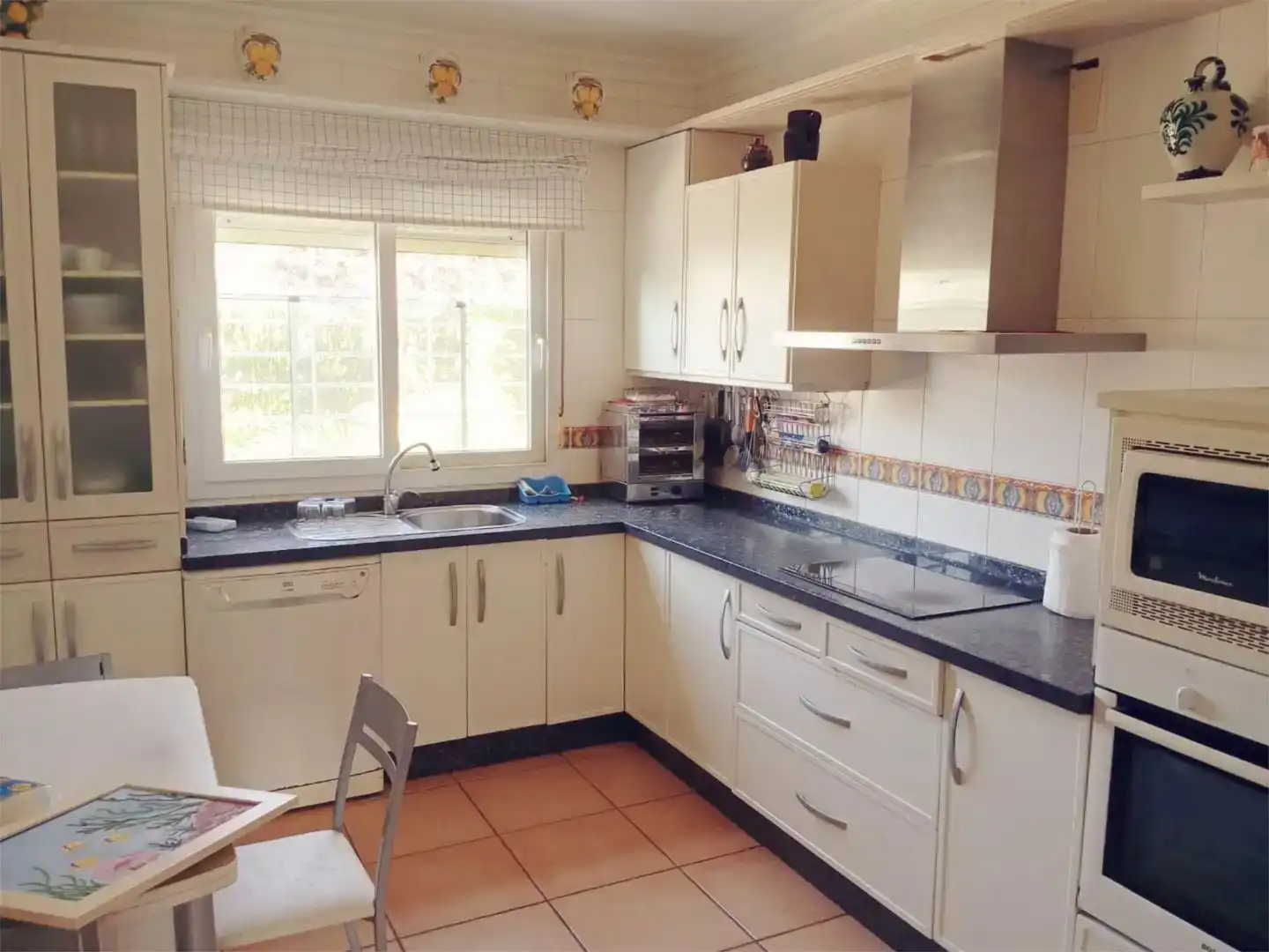 Küche von Wohnung zur Miete in Mazagón mit Klimaanlage, Privatgarten und Schwimmbad