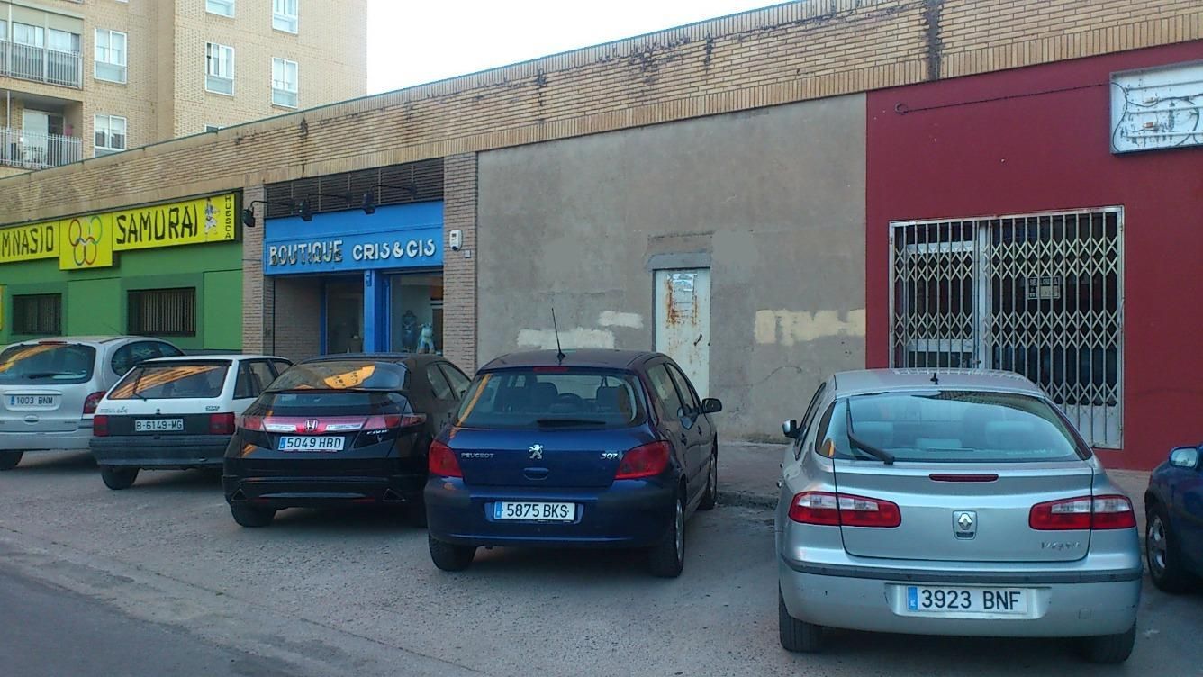 Vista exterior de Local de lloguer en  Huesca Capital