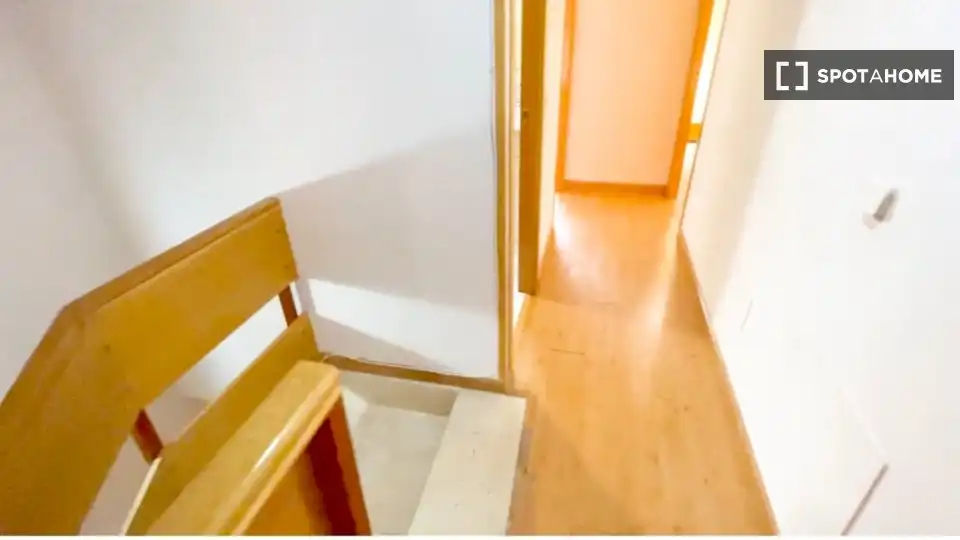 Flat for rent in Madrid  with Air Conditioner, Heating and Furnished