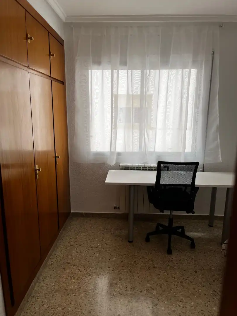 Habitación de Piso de alquiler en Teruel con Calefacción, Terraza y Amueblado