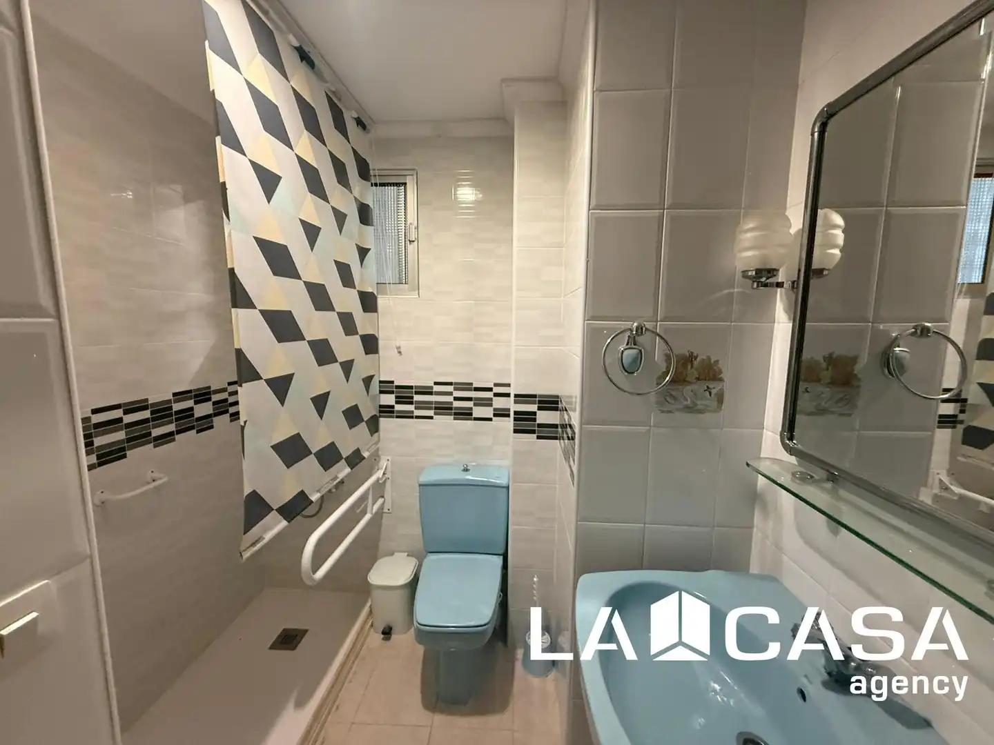 Bathroom of Flat for sale in Dos Hermanas