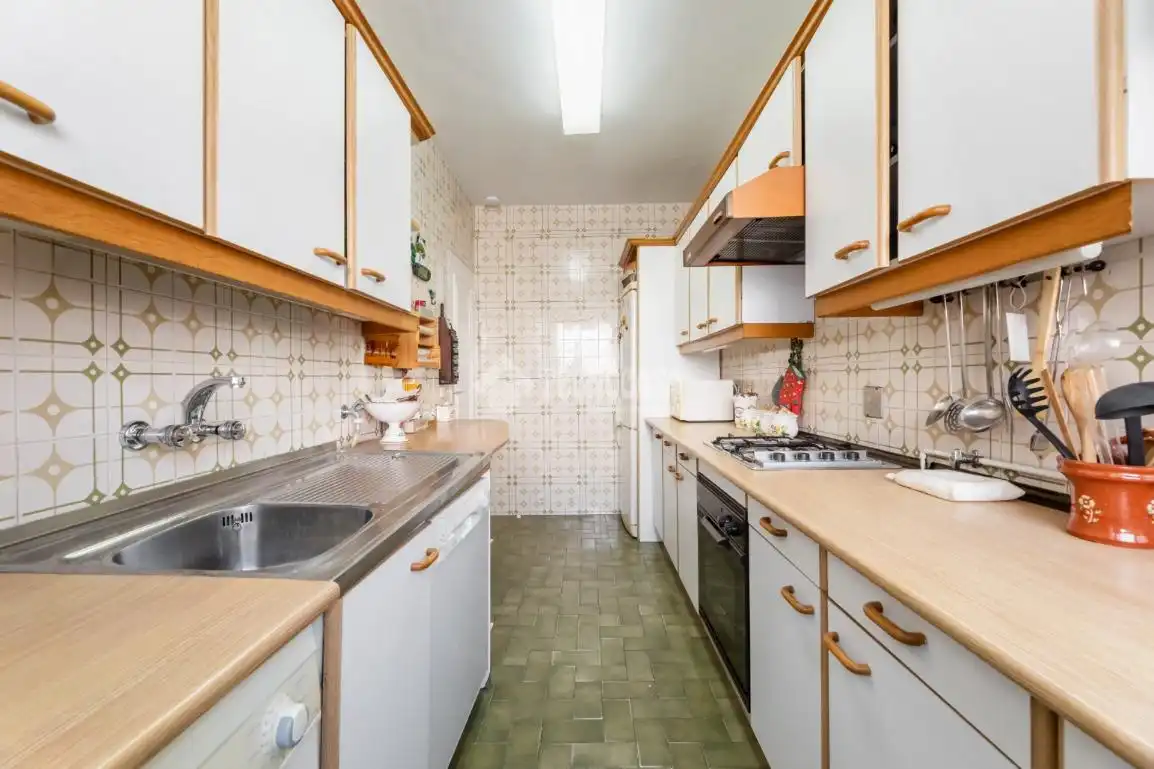 Cocina de Casa adosada en venta en Hoyo de Manzanares con Aire acondicionado, Calefacción y Jardín privado