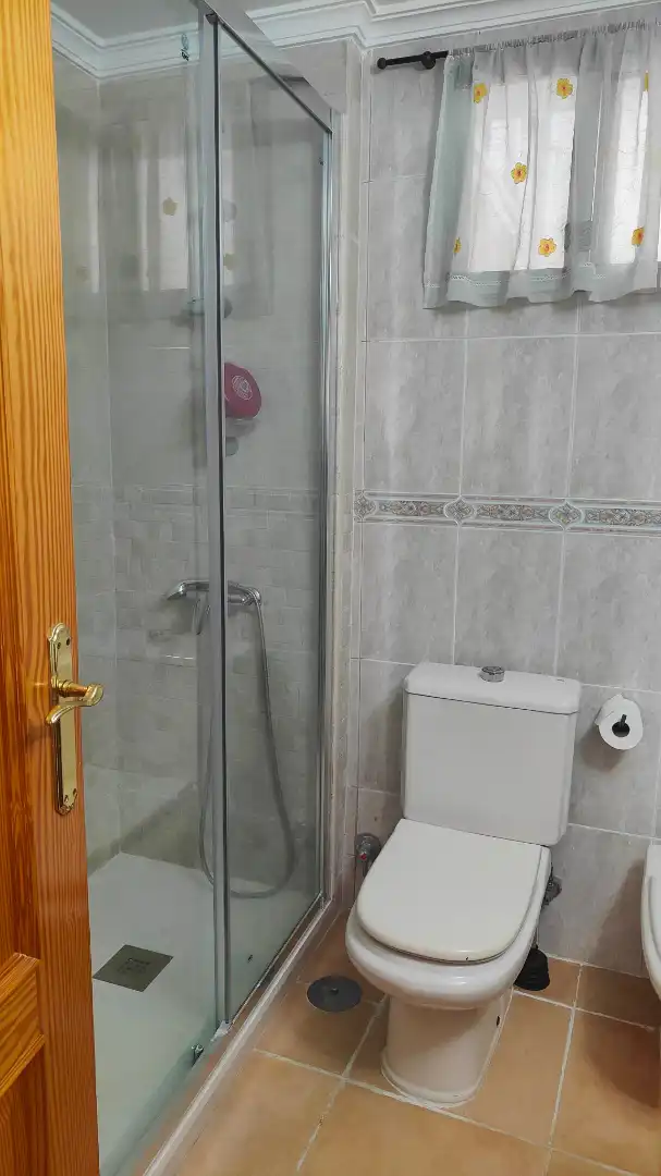 Badezimmer von Wohnung zum Verkauf in Ceuta mit Möbliert