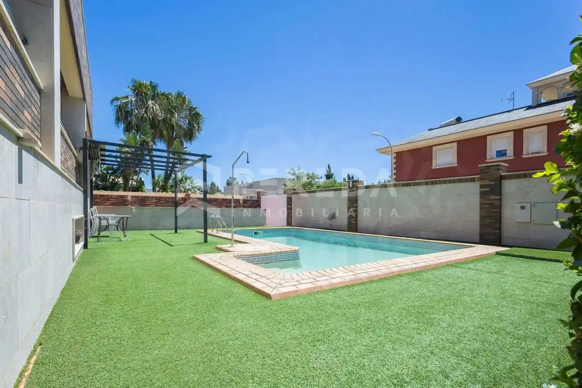Piscina de Casa o chalet en venta en Roquetas de Mar con Aire acondicionado, Jardín privado y Piscina