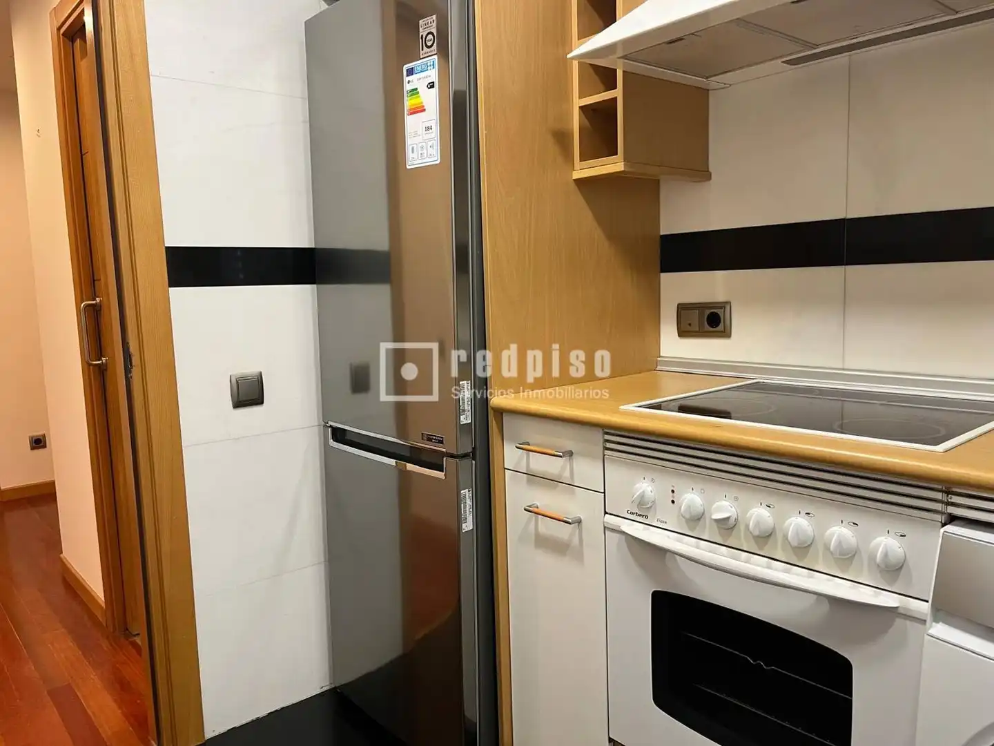 Cuina de Pis de lloguer en Pozuelo de Alarcón amb Aire condicionat, Calefacció i Jardí privat