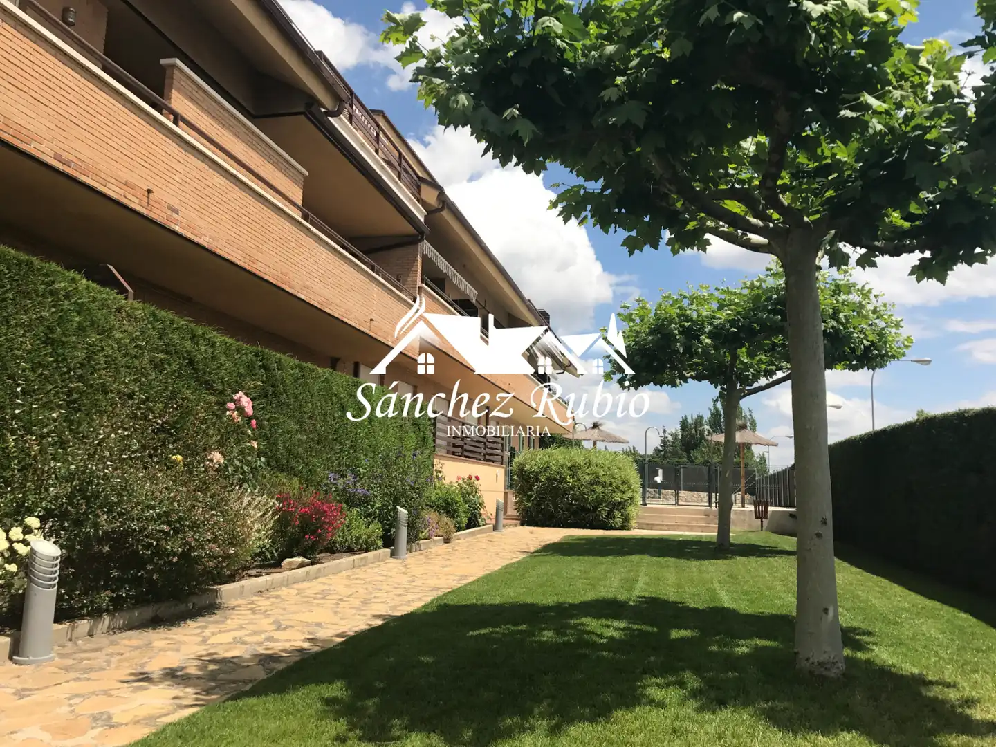 Jardí de Dúplex de lloguer en Torrelodones amb Aire condicionat, Calefacció i Jardí privat