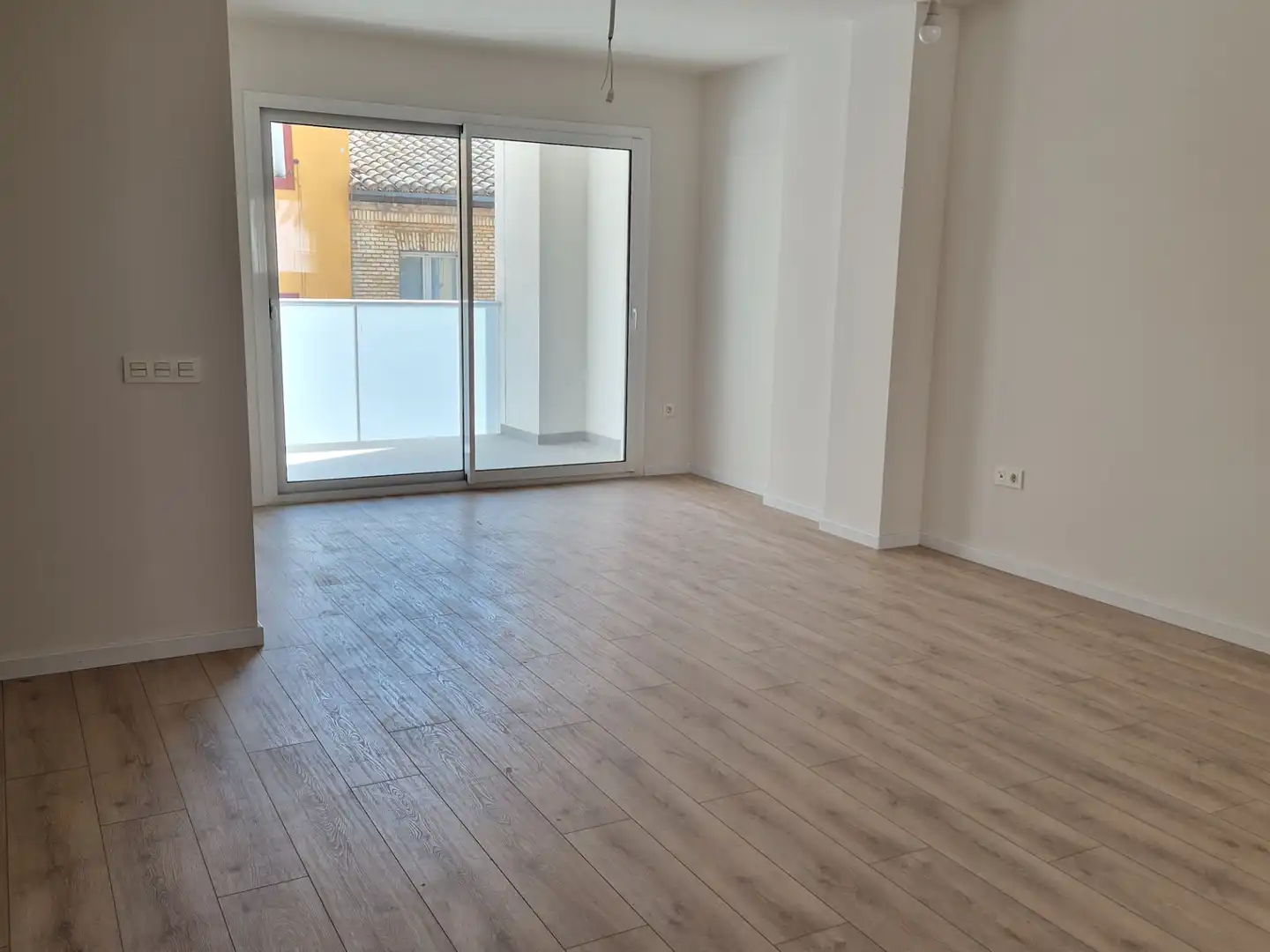 Sala d'estar de Pis en venda en Zaragoza amb Aire condicionat, Parquet i Terrassa