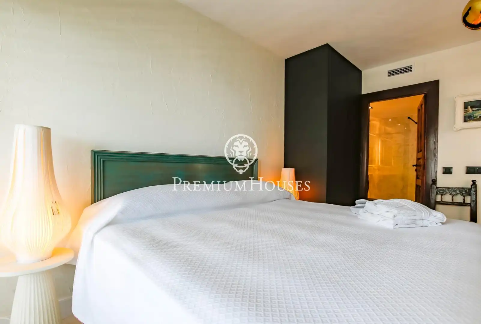Schlafzimmer von Erdgeschoss zur Miete in Sitges mit Klimaanlage, Heizung und Terrasse