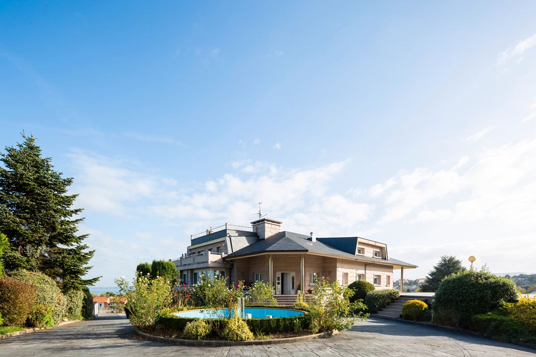 Exterior view of House or chalet for sale in Bergondo  with Air Conditioner, Heating and Private garden