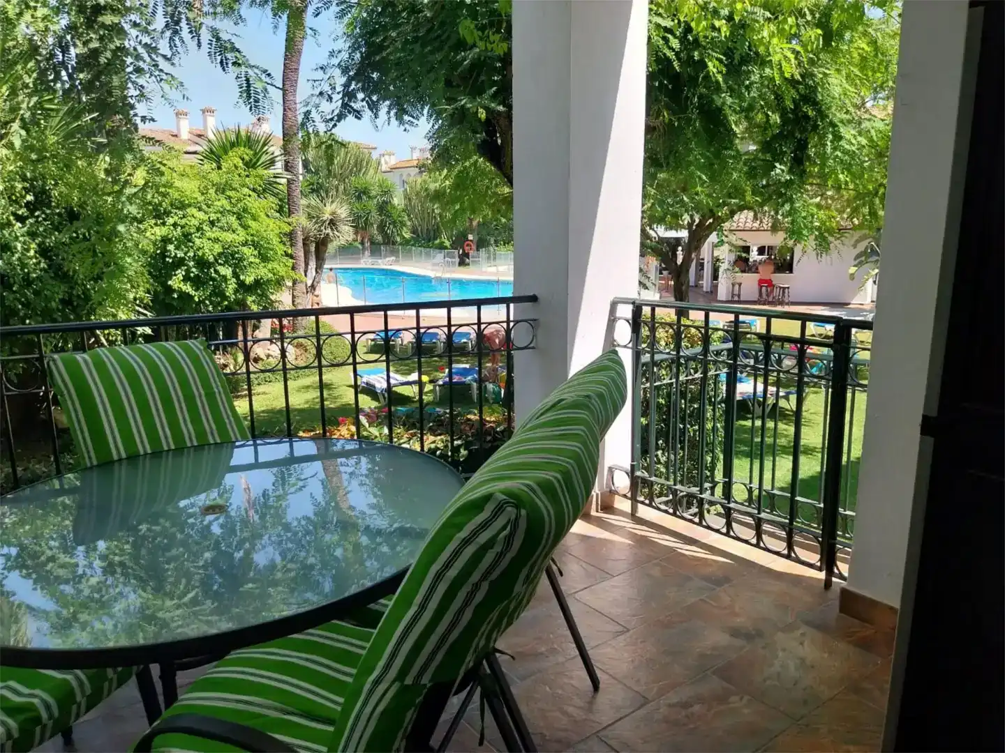 Terraza de Piso en venta en Estepona con Jardín privado, Trastero y Piscina