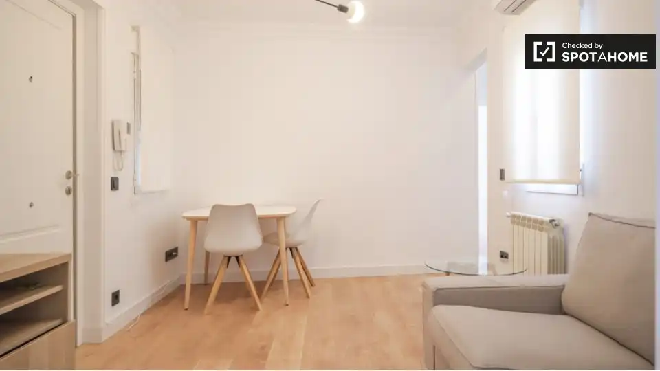 Comedor de Piso de alquiler en Madrid con Aire acondicionado, Calefacción y Amueblado