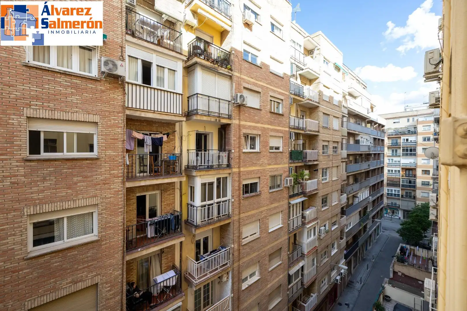 Vista exterior de Pis en venda en Granada amb Aire condicionat, Moblat i Balcó