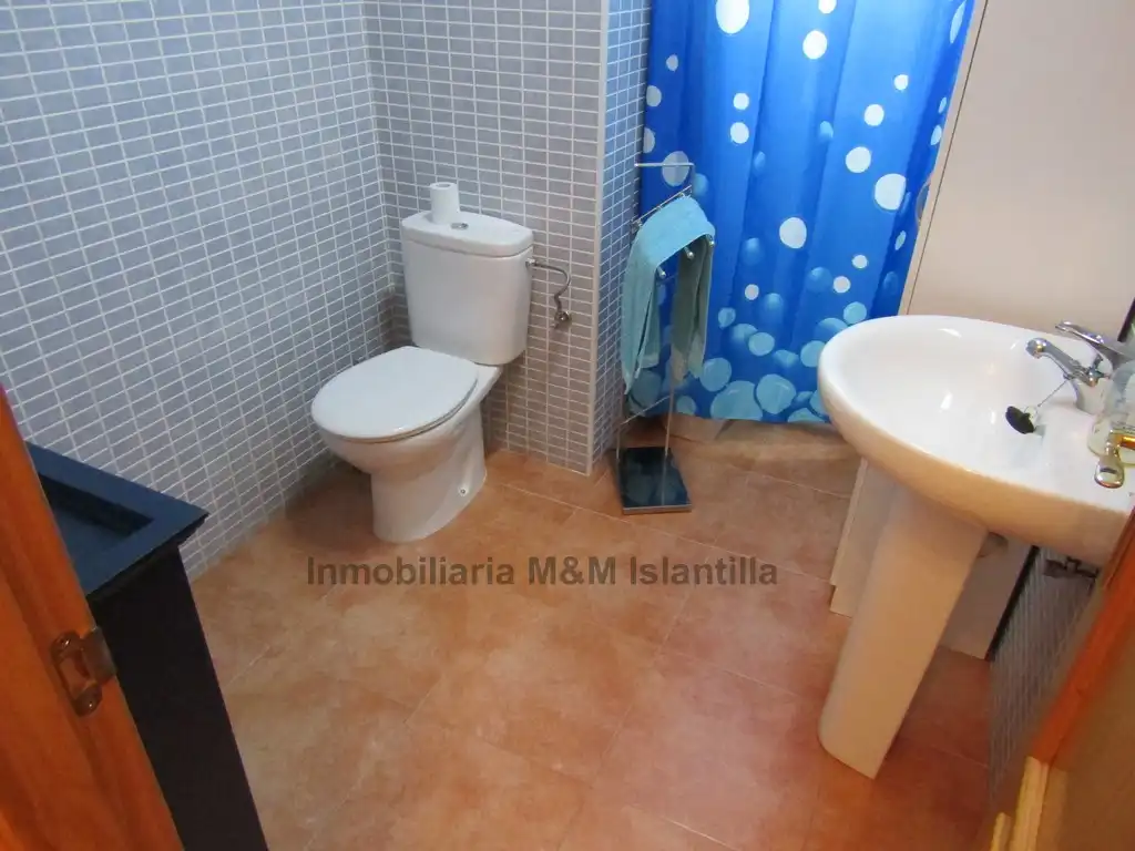 Baño de Piso en venta en Isla Cristina con Aire acondicionado, Terraza y Amueblado