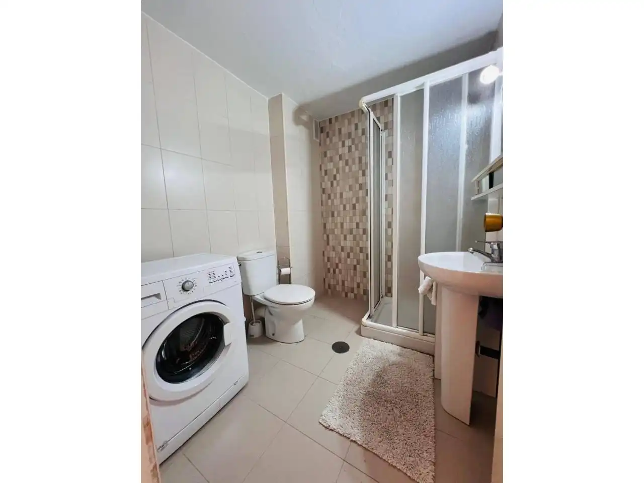 Baño de Estudio de alquiler en El Ejido con Aire acondicionado y Amueblado