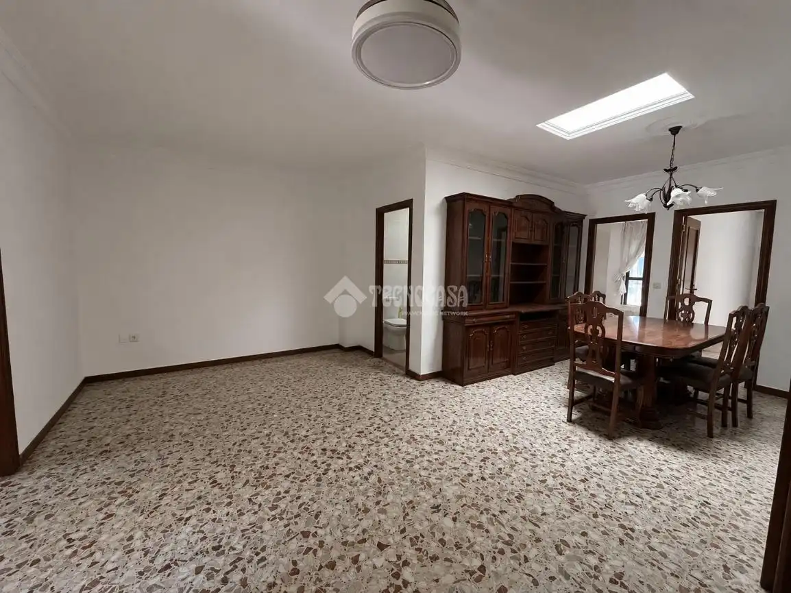 Casa adosada en venda en La Rinconada amb Aire condicionat, Terrassa i Balcó