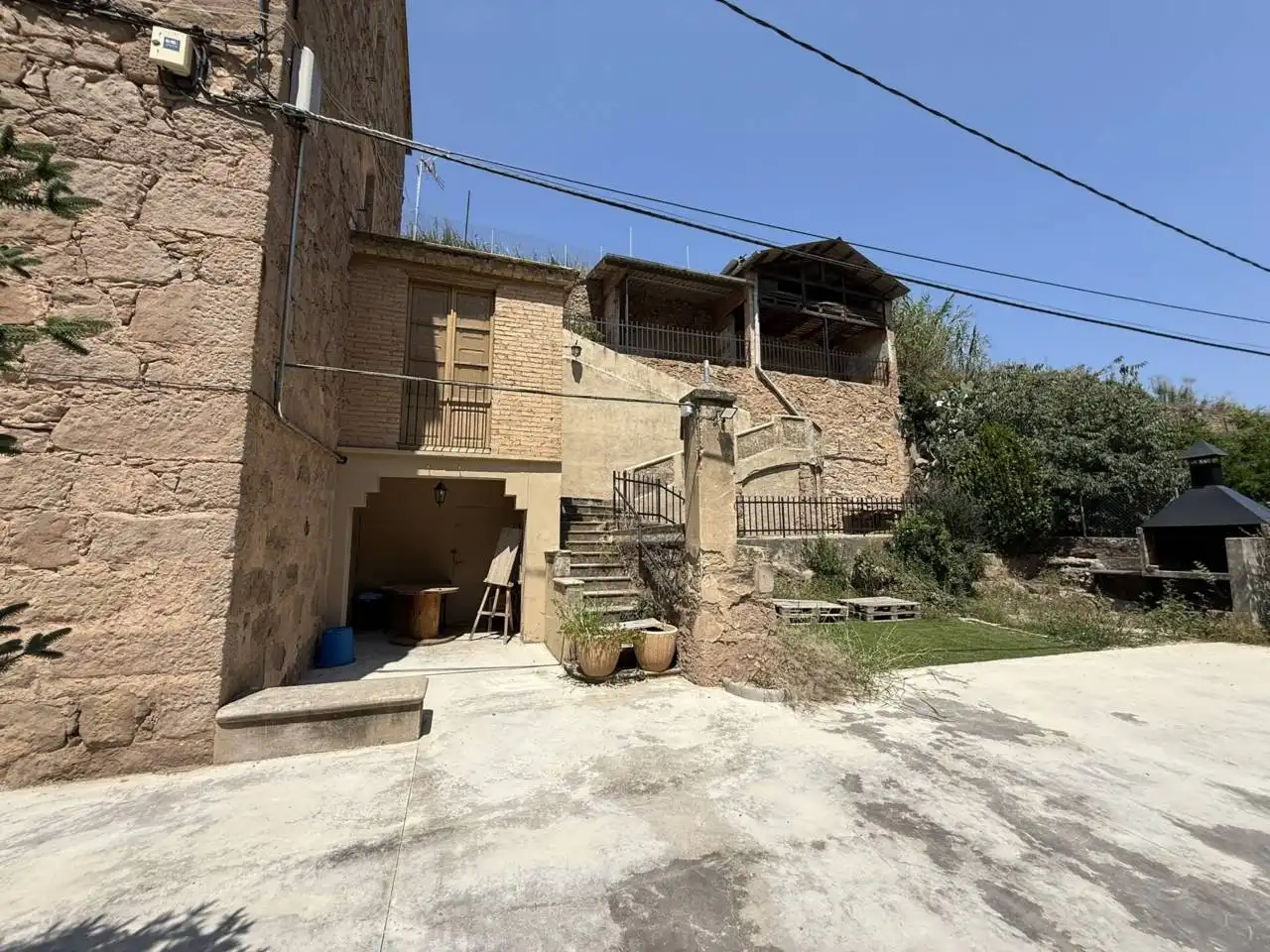 Außenansicht von Country house zum Verkauf in Cardona mit Privatgarten und Terrasse
