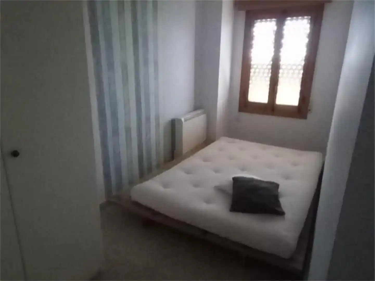 Dormitori de Casa adosada en venda en Alarcón amb Moblat i Balcó