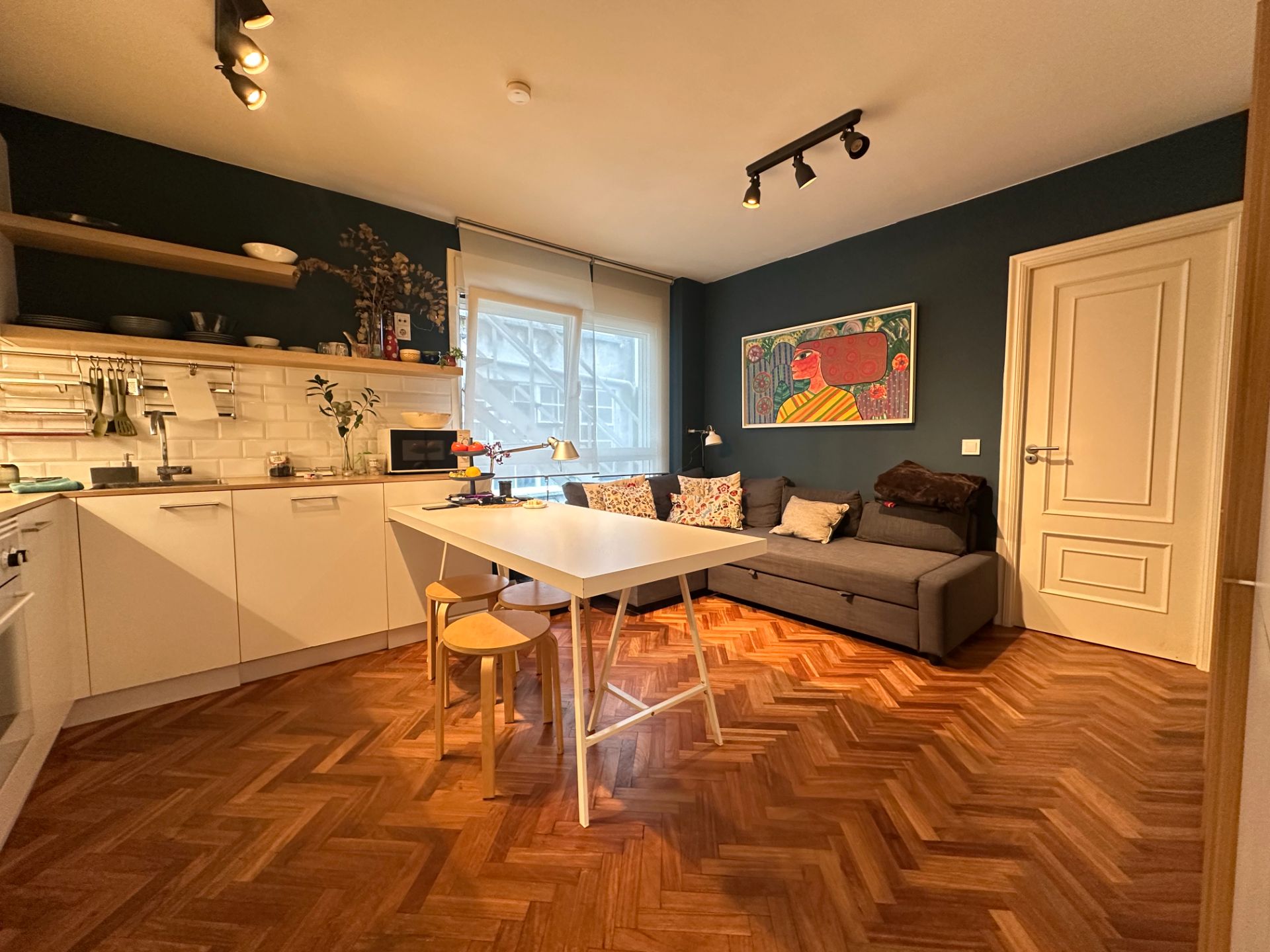 Sala d'estar de Pis en venda en Santiago de Compostela  amb Calefacció, Parquet i Moblat