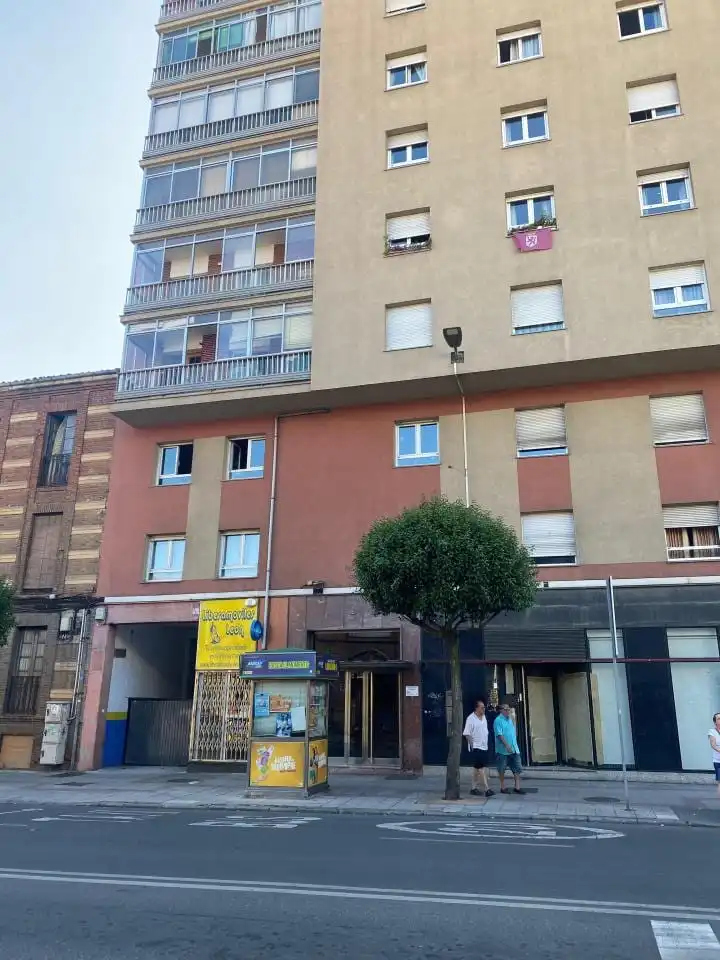 Oficina de lloguer a Calle Doctor Fleming 4 1º B 3 24009 Leon, Crucero
