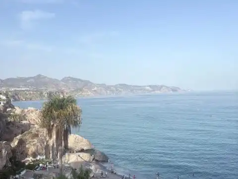 Außenansicht von Wohnung zur Miete in Nerja mit Klimaanlage, Heizung und Terrasse