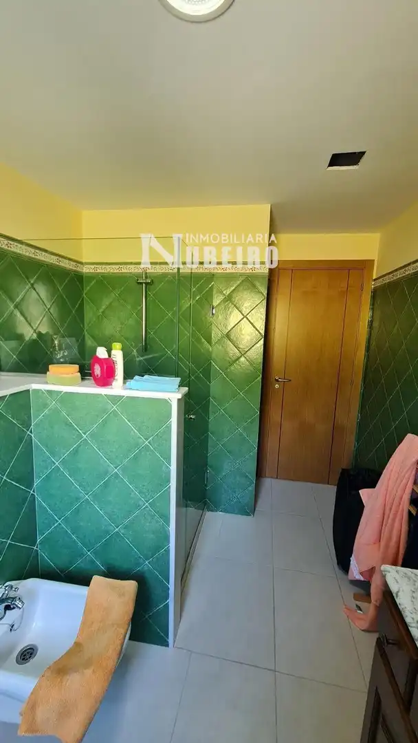 Bany de Casa o xalet en venda en Lugo amb Calefacció i Moblat