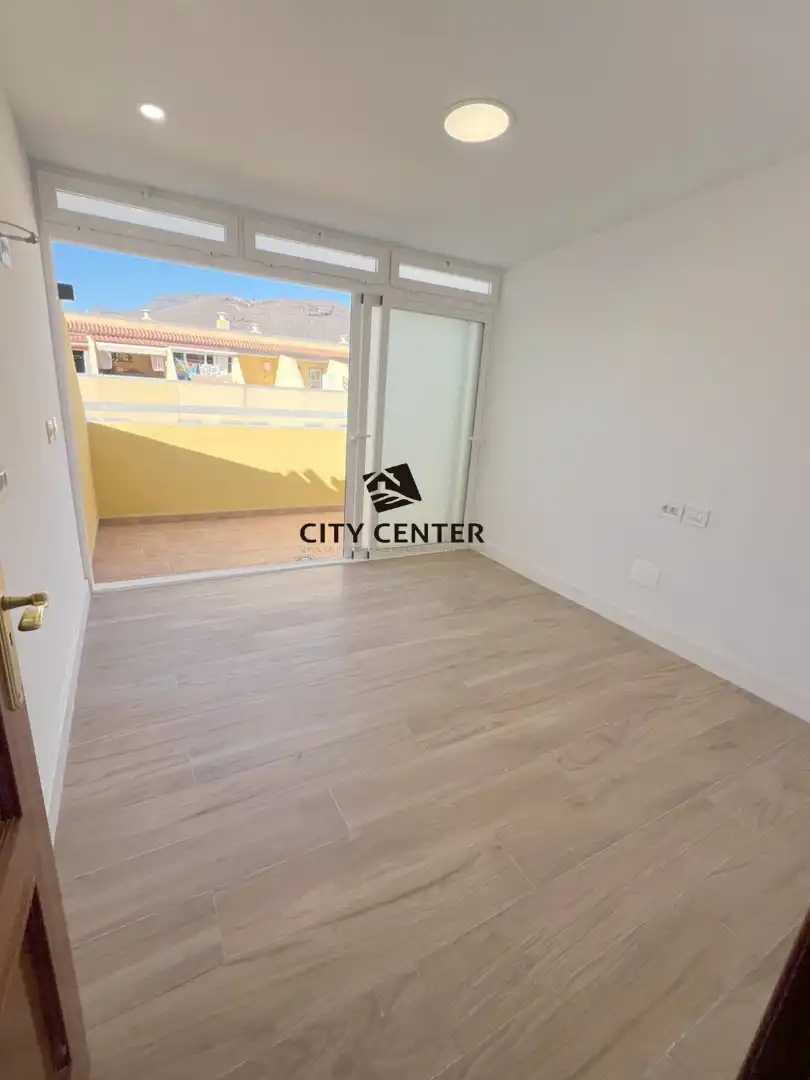 Habitación de Casa adosada en venta en Arona con Terraza y Balcón