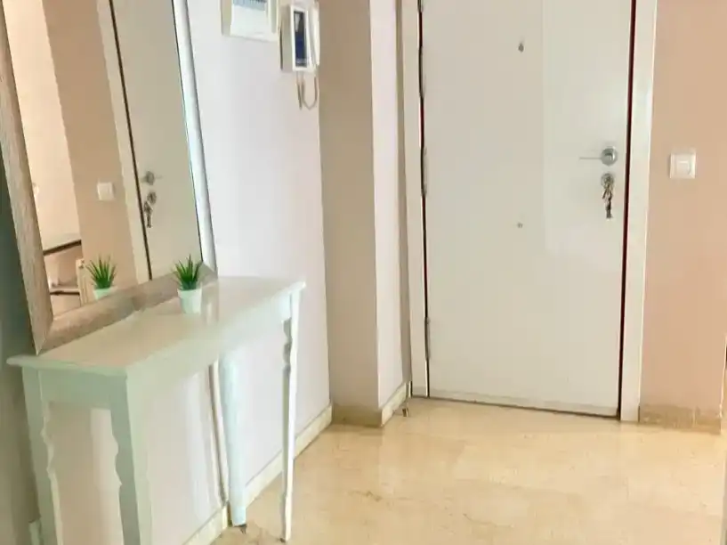 Flat for rent in  Valencia Capital  with Air Conditioner and Balcony