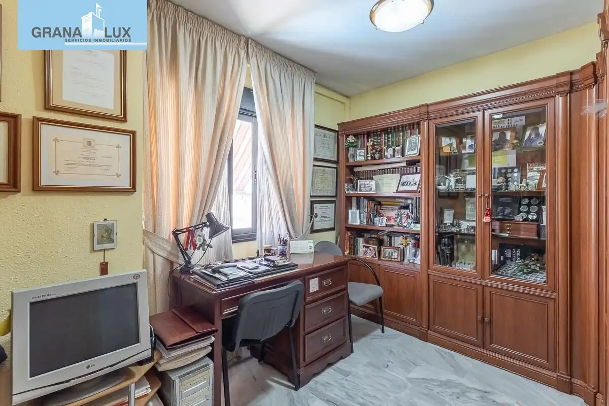Bedroom of Flat for sale in Granada  with Air Conditioner, Heating and Terrace