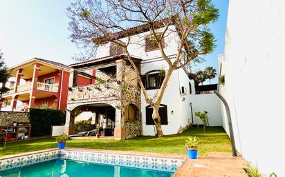 Vista exterior de Casa o xalet en venda en Algeciras amb Aire condicionat, Terrassa i Piscina