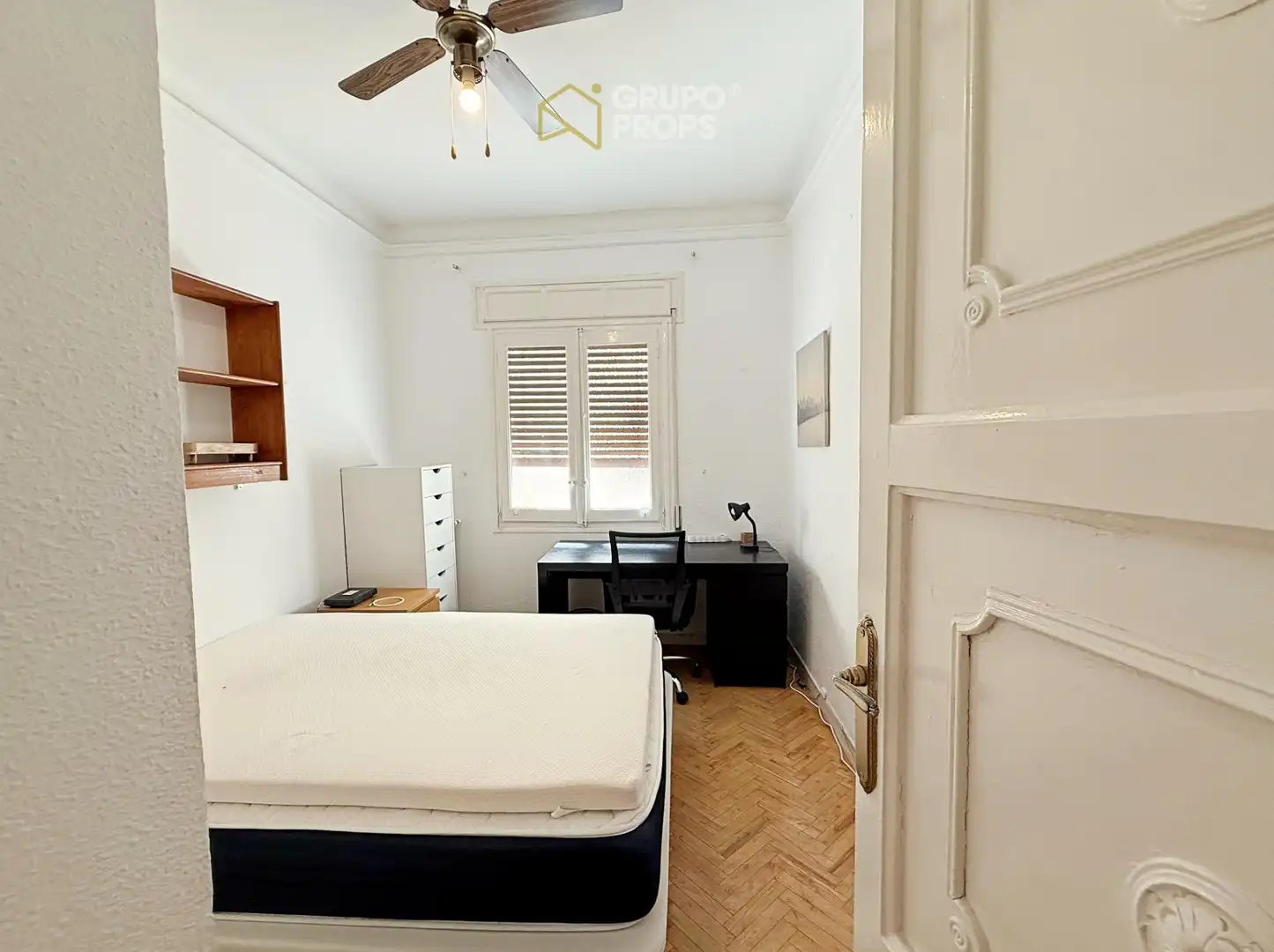 Schlafzimmer von Wohnung zur Miete in Madrid mit Heizung, Parkett und Möbliert