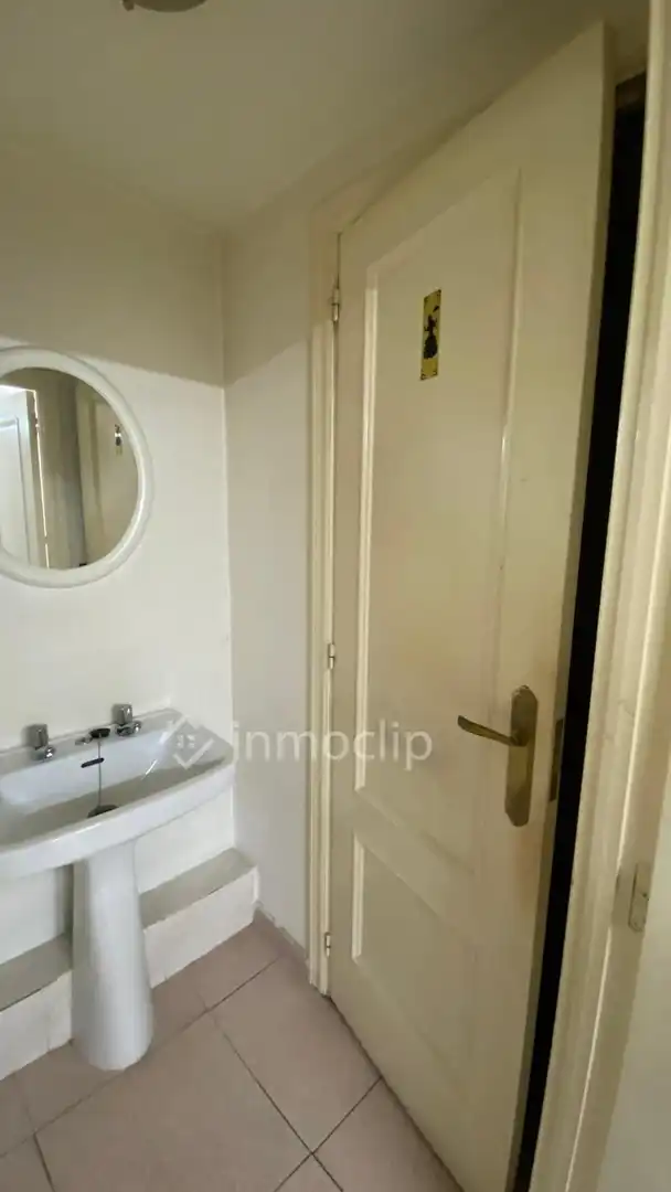 Bathroom of Commercial properties for rent in Salamanca